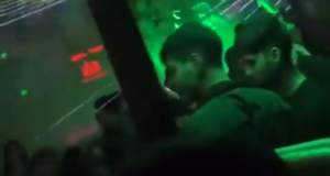 Versus / Hinchas se indignan tras viralización del video de dos futbolistas del Olimpia
