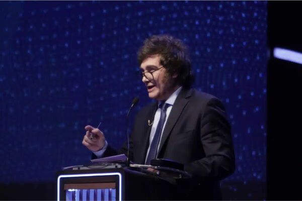 Javier Milei mostró su rechazo a la "Agenda 2030" durante el segundo debate presidencial en Argentina - Informatepy.com