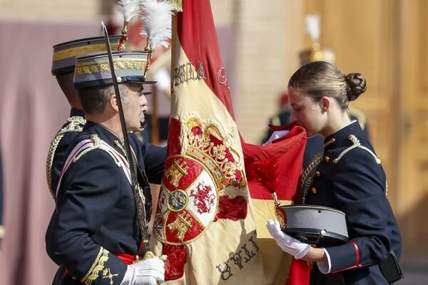 Así fue la jura de bandera de la princesa Leonor - Gente - ABC Color