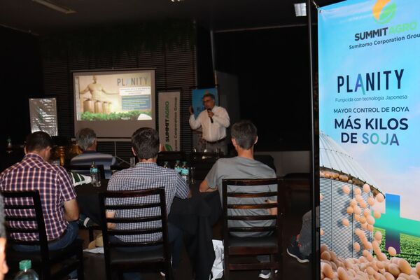 Tour técnico Summit Agro Paraguay del Grupo Sumitomo Corporation: la compañía compartió estrategias de control de enfermedades en soja