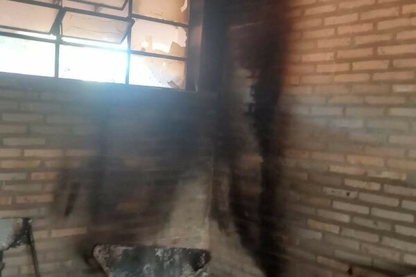 Quemaron una escuela y causaron destrozos