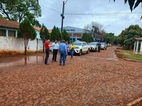 Hay promesas de asfaltar el centro urbano de Tavapy - La Clave