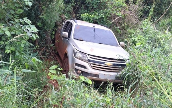 Diario HOY | Minga Guazú: abandonan camioneta robada en violento asalto a comerciantes