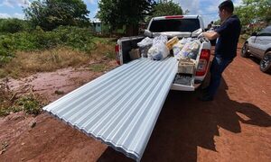 Entregan chapas y víveres a afectados por temporal en Hernandarias