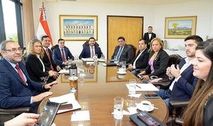 Cancillería Nacional aboga por supresión de aranceles consulares