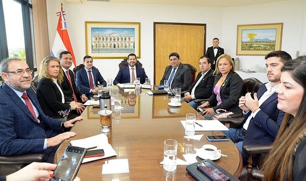 Cancillería Nacional aboga por supresión de aranceles consulares