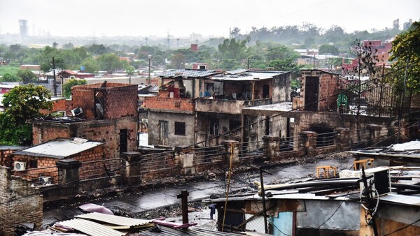 Tras incendio en la Chacarita, afectados piden ayuda para reconstruir sus viviendas