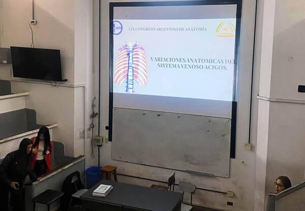 Estudiantes de Medicina de la FACISA-UNE obtienen premios en congreso internacional - La Clave