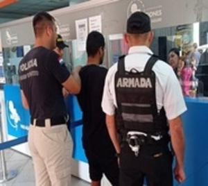 Detienen y expulsan del país a supuesto miembro del PCC - Paraguay.com
