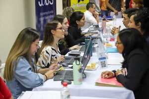 Más de 2.000 personas acudieron a feria de empleo joven y activan promoción de trabajos para el verano - MarketData