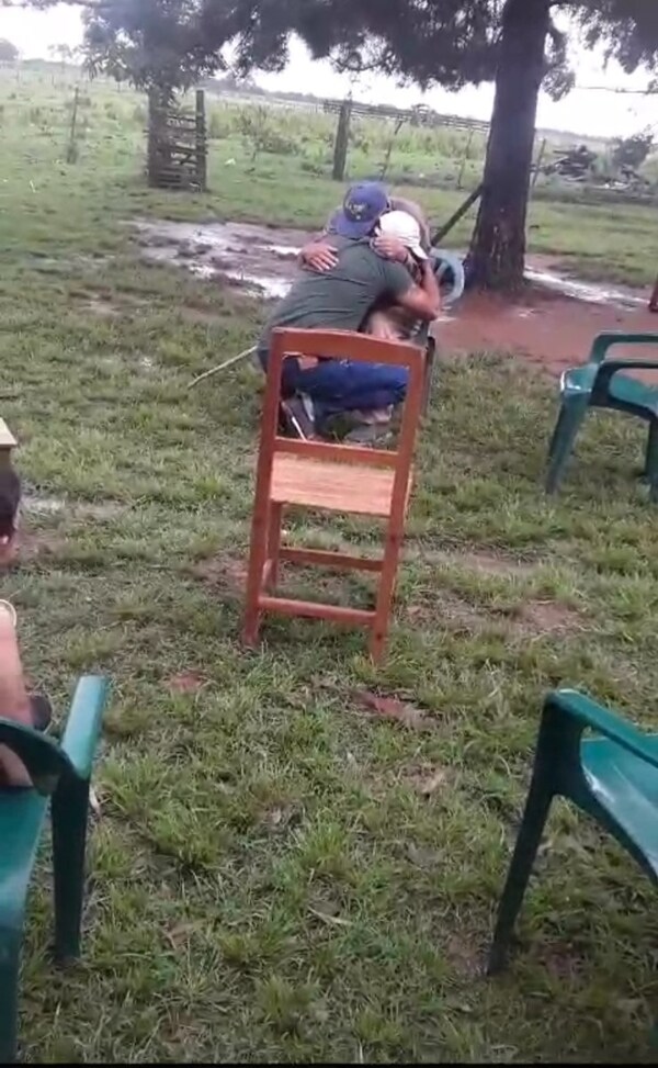 LES DIJERON QUE EL PAPÁ MURIÓ Y VOLVIÓ TRES DÉCADAS DESPUÉS