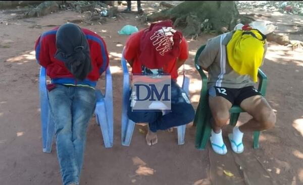 DETIENEN A SUPUESTOS IMPLICADOS EN ASALTO A SUPERMERCADO DE CAPITÁN MIRANDA