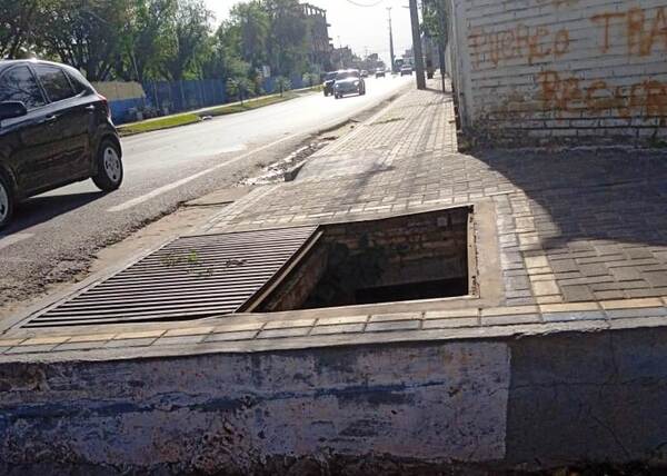 Peligro en la vereda •