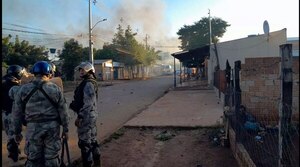 Diario HOY | Imputan a cinco hombres que atacaron a policías durante desalojo en CDE