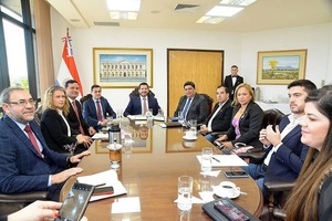 Cancillería aboga por supresión de aranceles consulares y MOPC asegura que avanza pagos a vialeras - MarketData