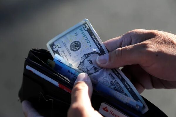 Compatriotas remesaron US$ 348 millones hasta julio - Economía - ABC Color