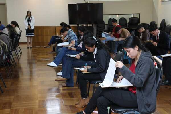 Unos 90 jóvenes cumplieron con los requisitos para realizar pasantías remuneradas en el MIC - ADN Digital