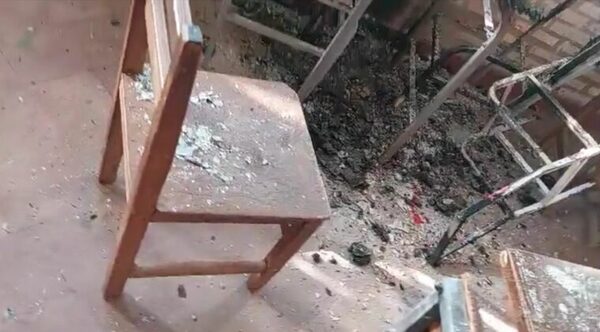 Vándalos quemaron aulas de una escuela en San Antonio - Noticiero Paraguay