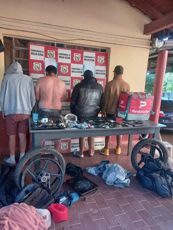 Policía desbarata una banda de robamotos y se incauta de marihuana en Villa Elisa - Nacionales - ABC Color