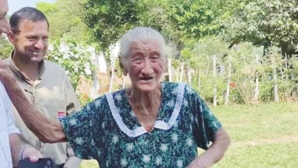 Abuela cumplió 101 años y por primera vez tendrá energía eléctrica