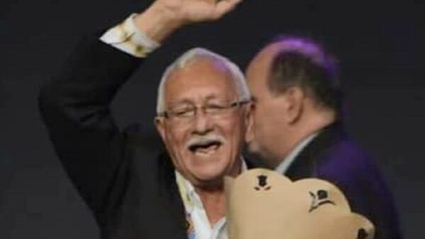 El gran maestro encarnaceno Isidro González recibe galardón al Tesoro Nacional Vivo