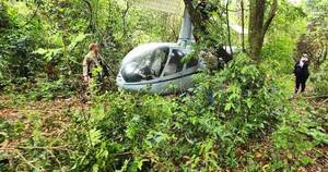 La Nación / Hallan helicóptero narco escondido en el bosque