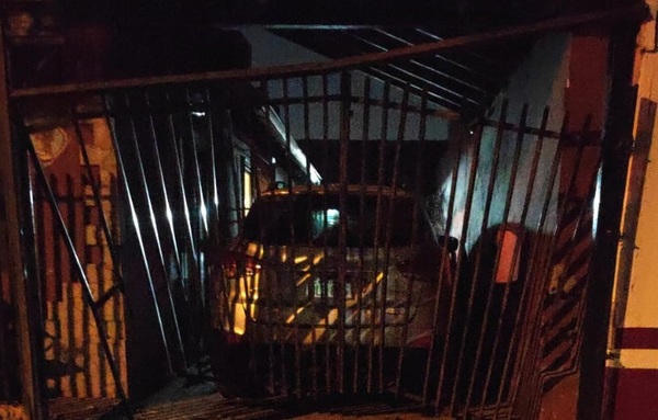 Atacaron con explosivos una vivienda en Fernando de la Mora | 1000 Noticias