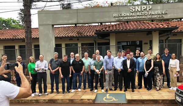 Delegación de 40 industriales de Brasil visitó sede del SNPP, en Hernandarias - La Clave