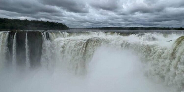 Las Cataratas Yguazú llegan a los seis millones de litros por segundo - La Clave