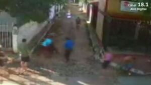 Comisión garrote atrapó a un delincuente y le molió a golpes