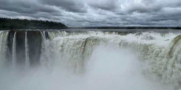 Las Cataratas Yguazú llegan a los seis millones de litros por segundo