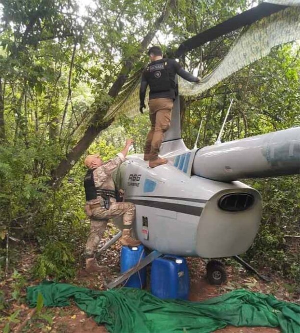 Incautan helicóptero y armamentos en zona boscosa del departamento de Amambay | DIARIO PRIMERA PLANA