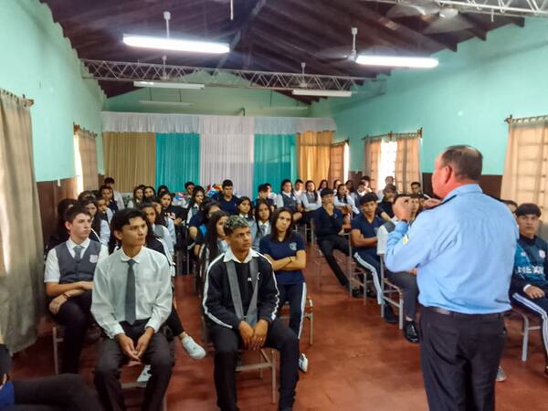REALIZAN CHARLAS EN CAMBYRETÁ EN BUSCA DE CONCIENCIAR A LOS CONDUCTORES