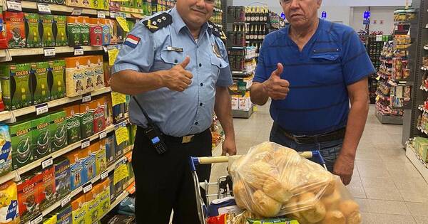 La Nación / Viral: aplauden a policía por gesto con abuelito sordo