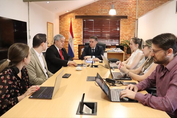 Diario HOY | Trabajan en aplicación de la ley de validez digital de documentos de portación obligatoria
