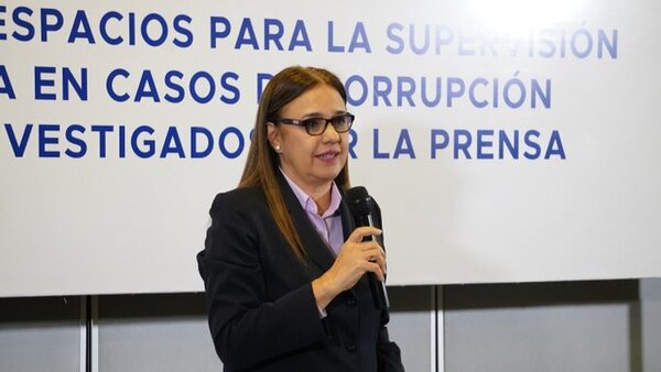 Periodista de Última Hora presenta material sobre periodismo de investigación