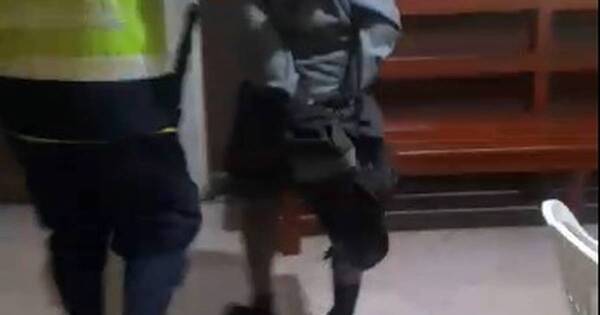 La Nación / Detienen infraganti a hombre que intentaba ingresar a robar a un colegio