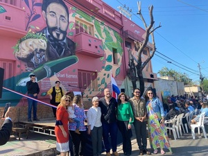 Inaugura mural Rafael Barrett en barrio asunceno