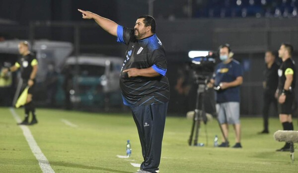 El “Botellón” García y una difícil situación con el Sportivo Ameliano