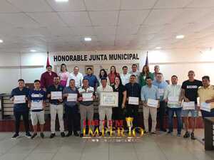 Junta Municipal homenajeó al Club Sportivo 2 de Mayo ascendido a primera división - Radio Imperio 106.7 FM