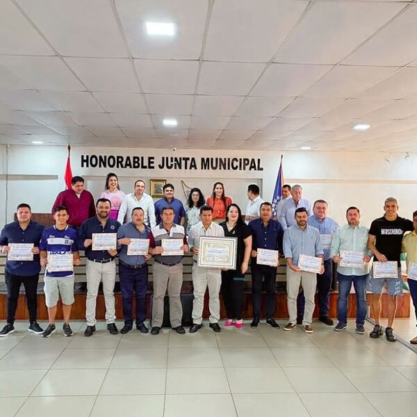 Club 2 de Mayo fue homenajeado por la Junta Municipal de PJC por su retorno a primera división