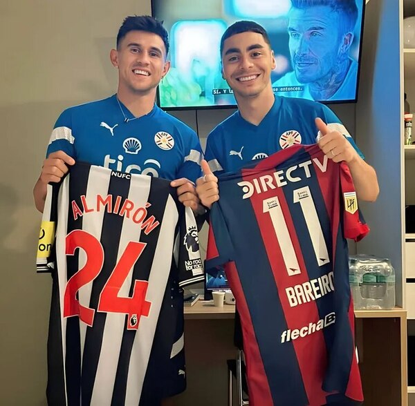 Intercambio de camisetas en albiroga a la espera de Argentina - Selección Paraguaya - ABC Color