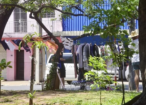 Asunción: plaza Rodríguez de Francia continúa abandonada y solo recibe “parches” de Nenecho - Nacionales - ABC Color
