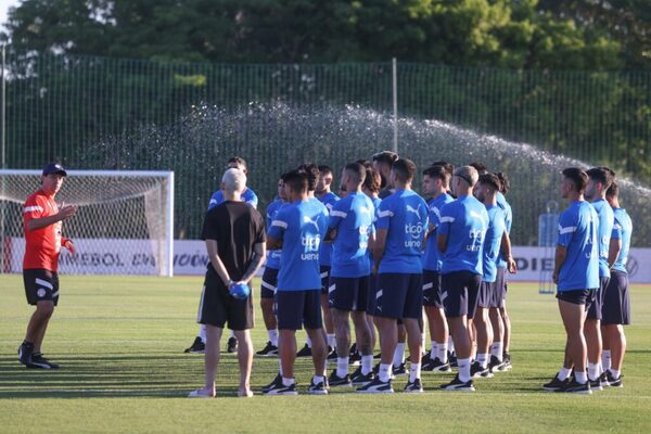 Albirroja inicio preparativos para medir a Argentina y Bolivia - ADN Digital