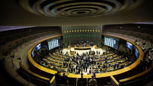 Diputados impulsan proyecto que busca vetar la casamiento homosexual en Brasil