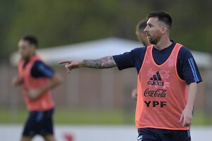 Versus / ¿Jugará ante la Albirroja? Messi entrenó con normalidad en Argentina