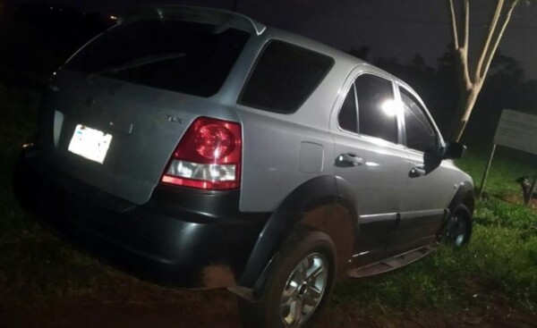 Abandonan camioneta robada en Asunción
