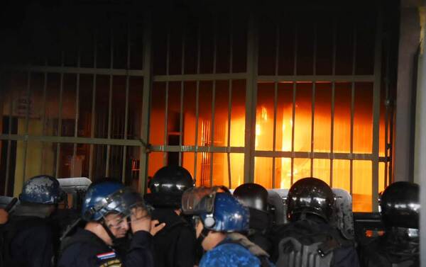 Tacumbú bajo fuego: Clan Rotela toma control de cárcel •