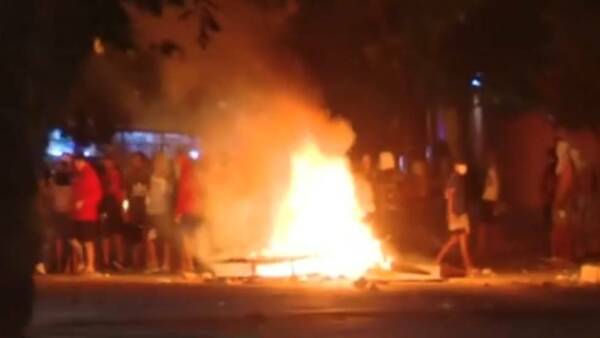 Arman incendio en plena calle a metros de la penitenciaría de Tacumbú al grito de “jungla”