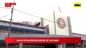 Grave situación en cárcel de Tacumbú: reclusos suben al techo y arrojan piedras - Crimen y castigo - ABC Color